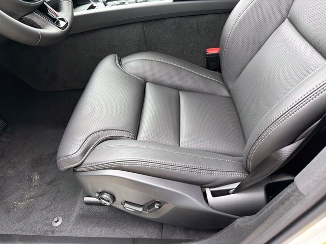 New 2027 Volvo XC60 B5 Ultra AWD/4WD image 13