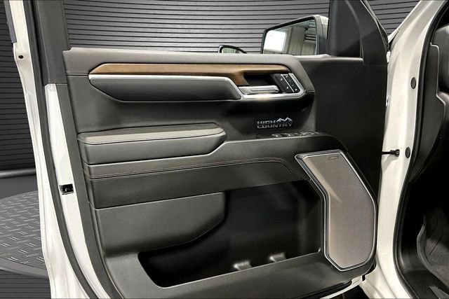 Certified 2025 Chevrolet Silverado 1500 High Country w/ Technology Package AWD/4WD image 18
