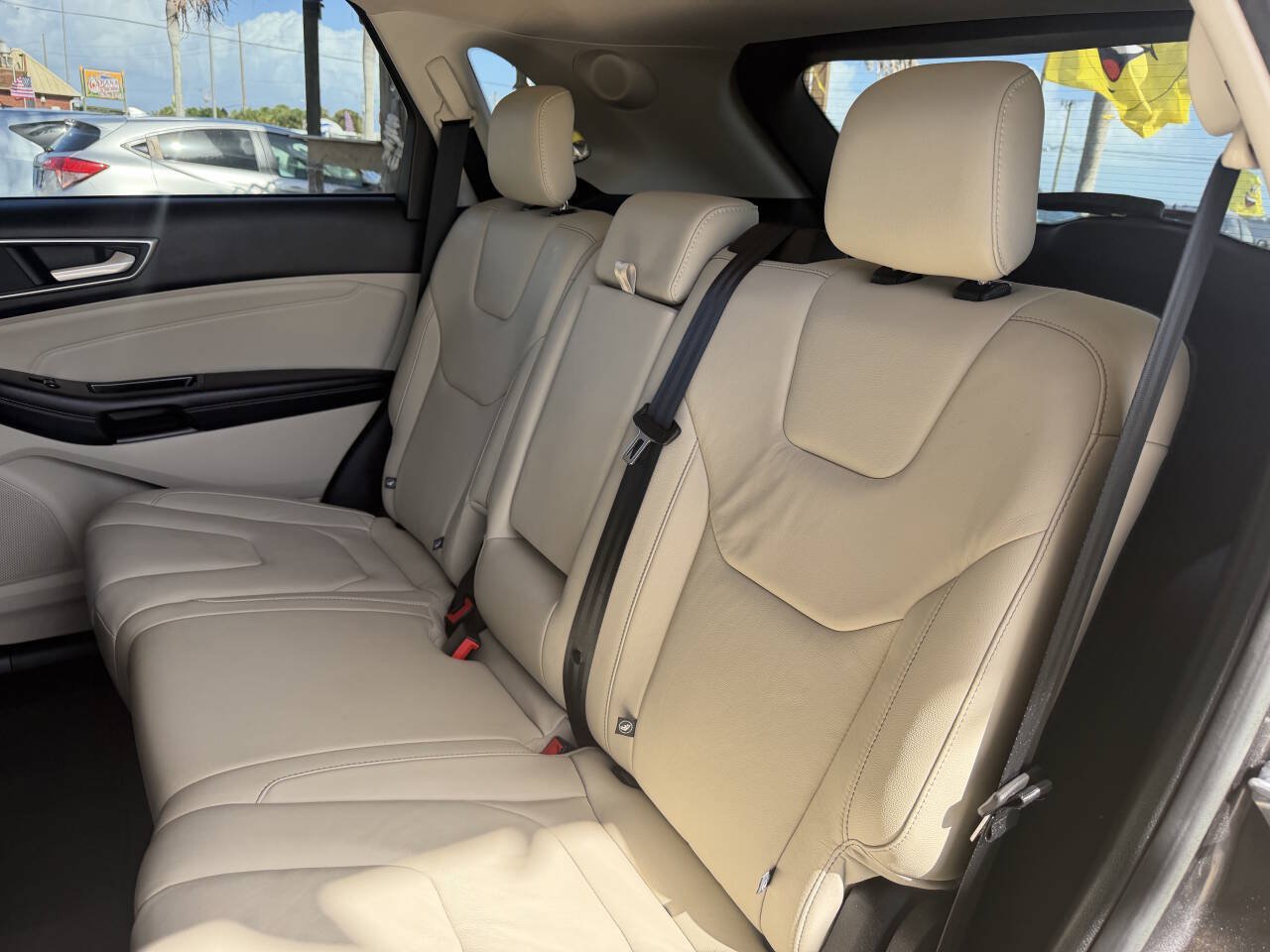 Used 2018 Ford Edge Titanium FWD image 12