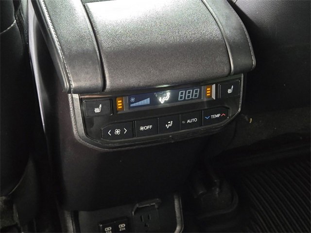 Used 2021 Toyota Highlander Platinum image 17