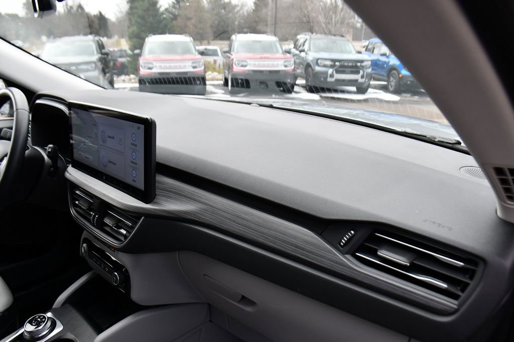 Used 2023 Ford Escape Platinum image 15