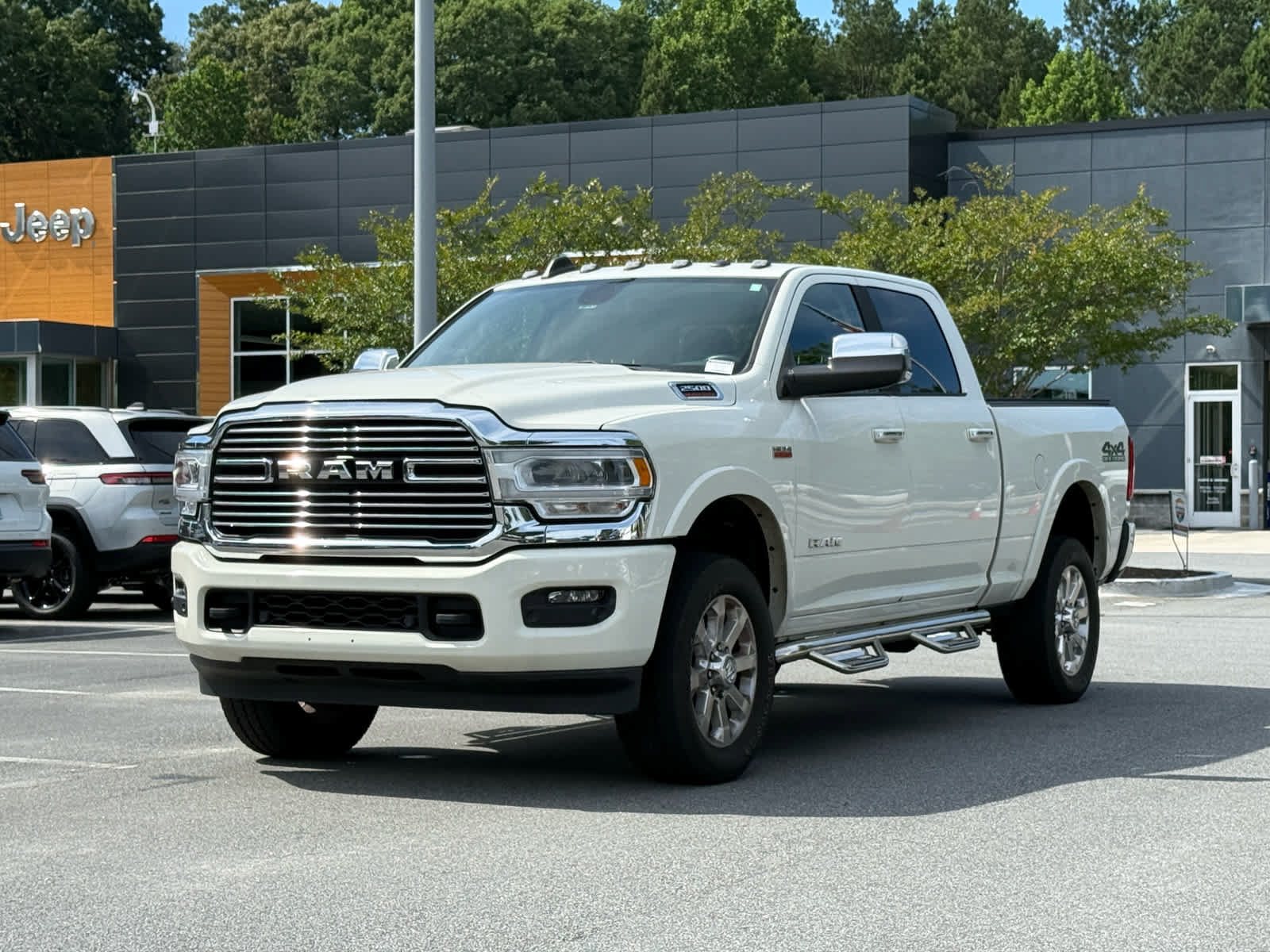 Used 2022 RAM 2500 Laramie AWD/4WD image 1