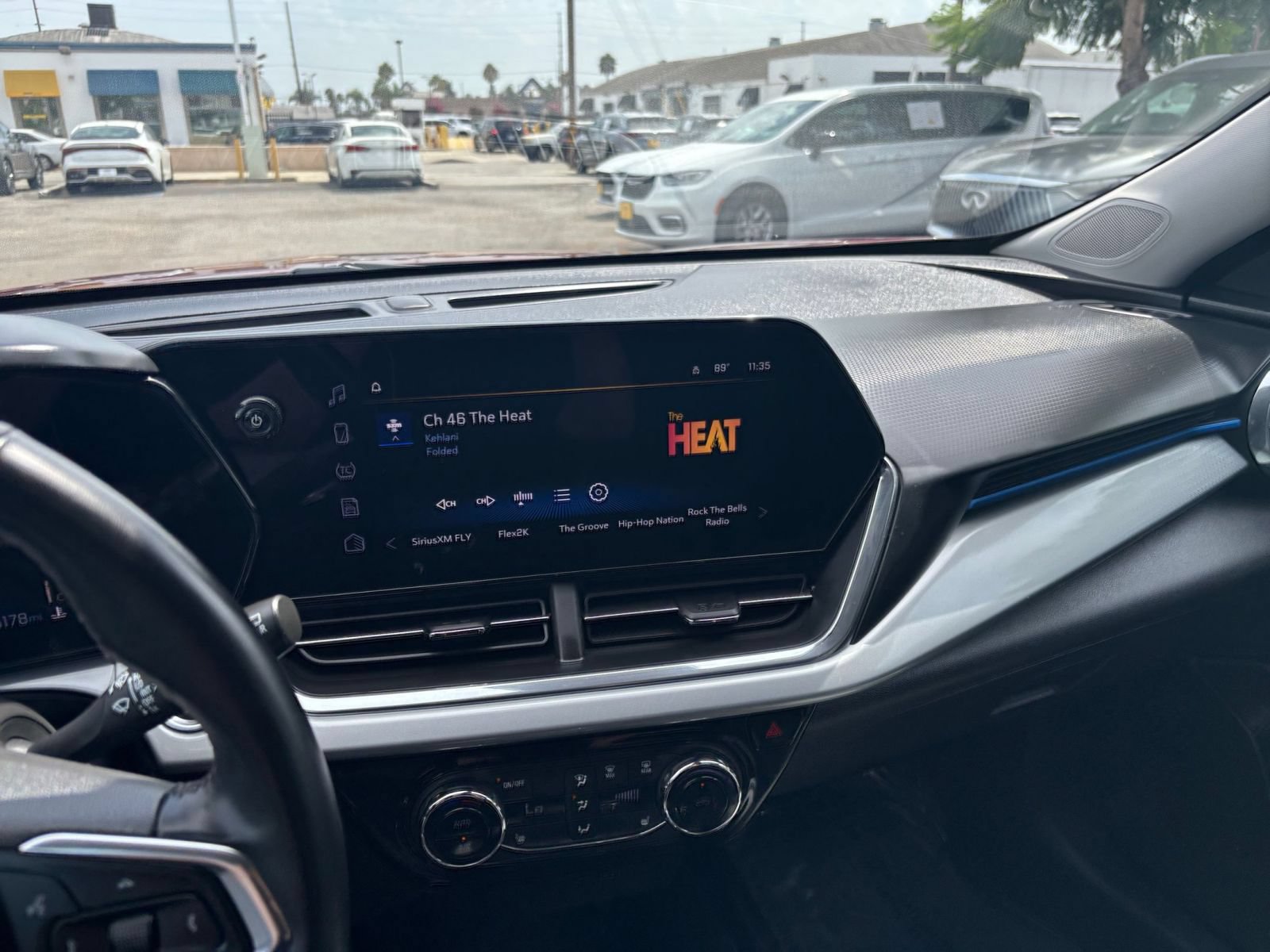Used 2025 Chevrolet Trax LT w/ LT Convenience Package FWD image 16
