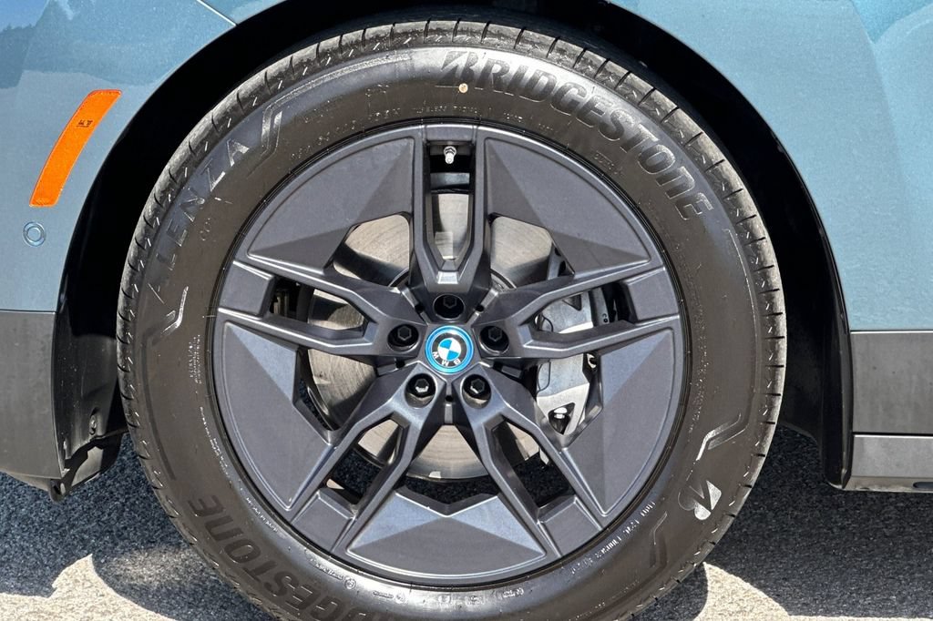 Used 2023 BMW iX xDrive50 w/ Premium Package AWD/4WD image 33