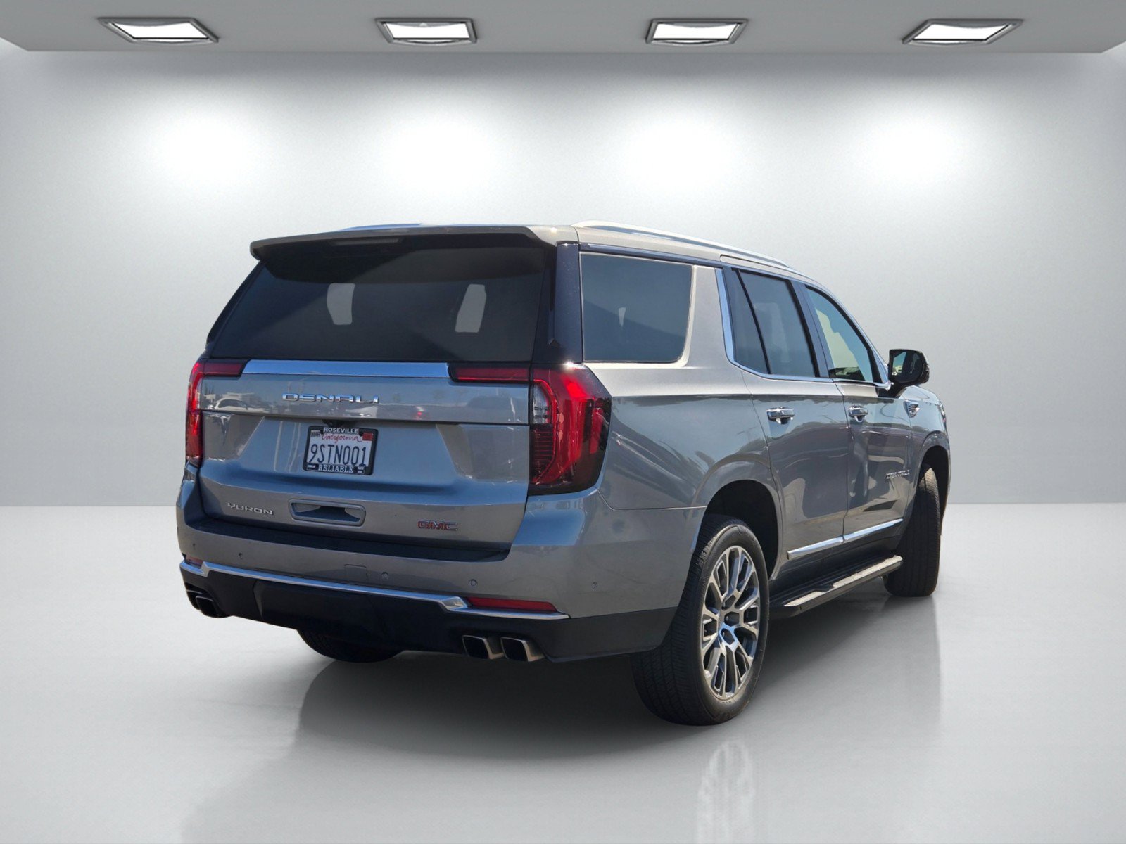 Used 2025 GMC Yukon Denali AWD/4WD image 4