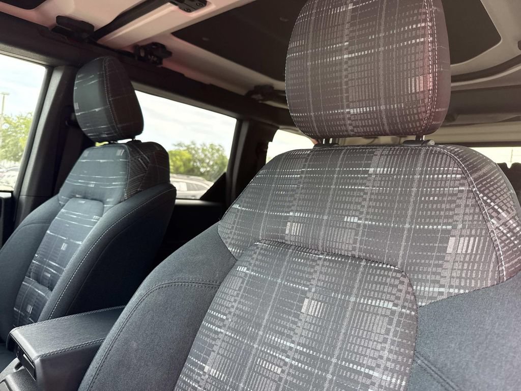 Used 2025 Ford Bronco Heritage Edition AWD/4WD image 25