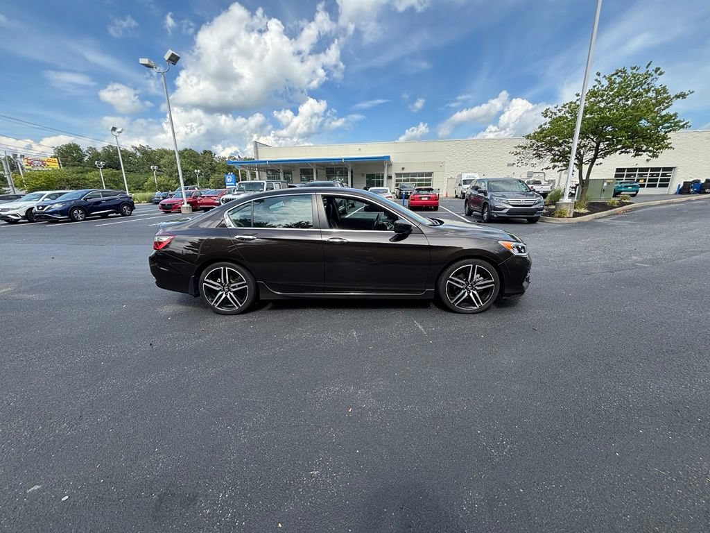 Used 2016 Honda Accord Sport image 2