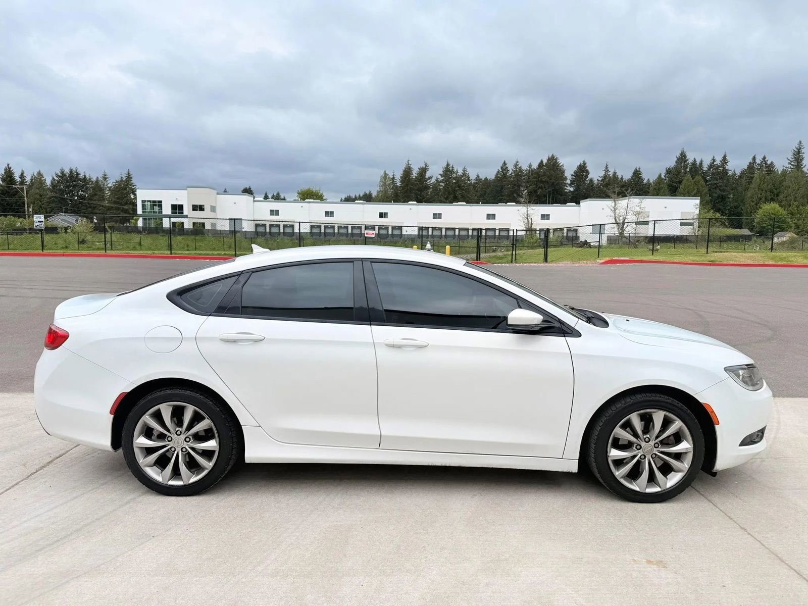 Used 2015 Chrysler 200 S FWD image 6