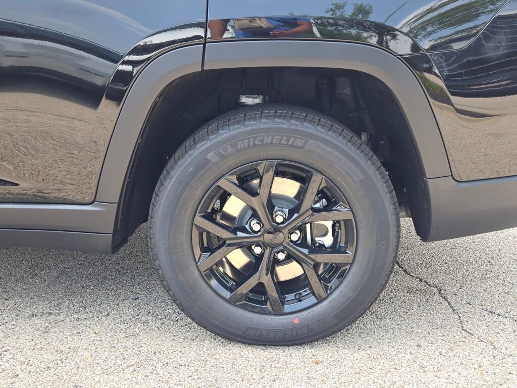 New 2025 Jeep Grand Cherokee L Laredo image 15