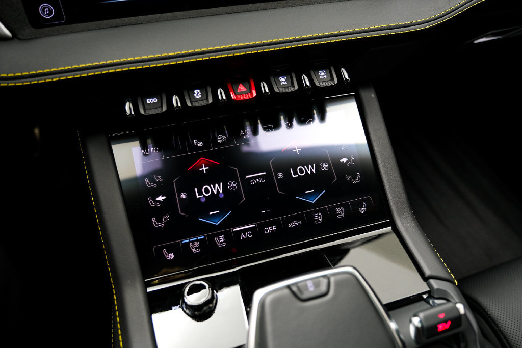 Used 2025 Lamborghini Urus SE AWD/4WD image 30