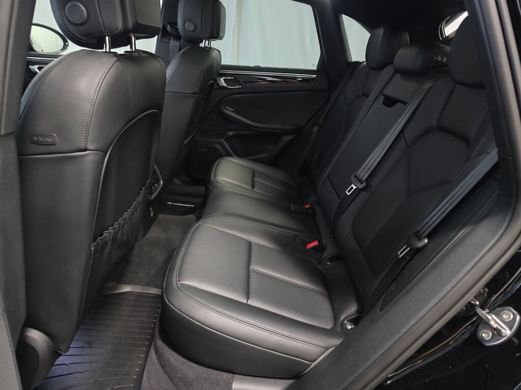 Certified 2026 Porsche Macan AWD/4WD image 20