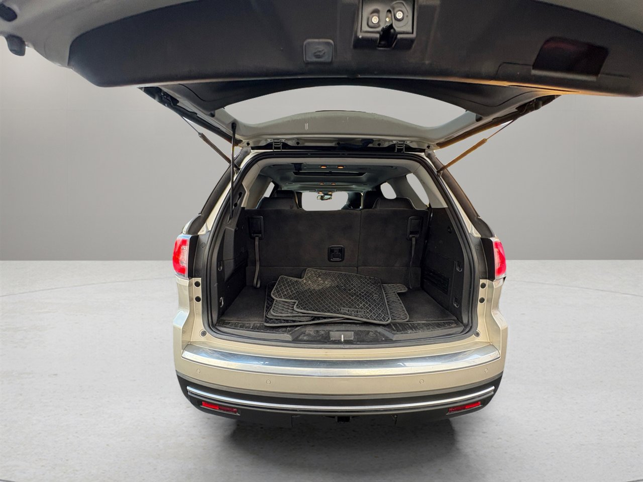 Used 2016 GMC Acadia SLT w/ Open Road Package image 33