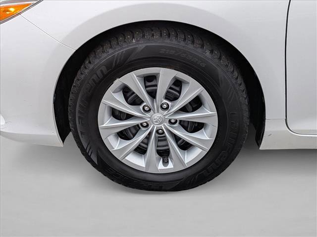 Used 2017 Toyota Camry LE image 23