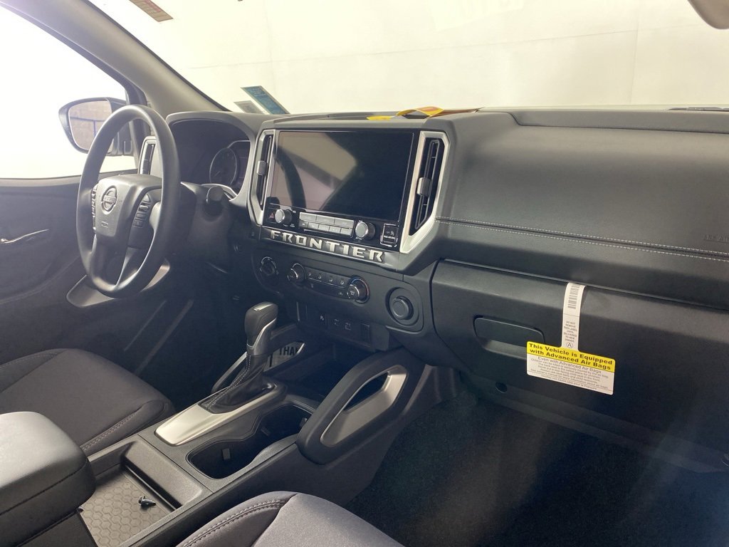 Used 2025 Nissan Frontier SV image 25