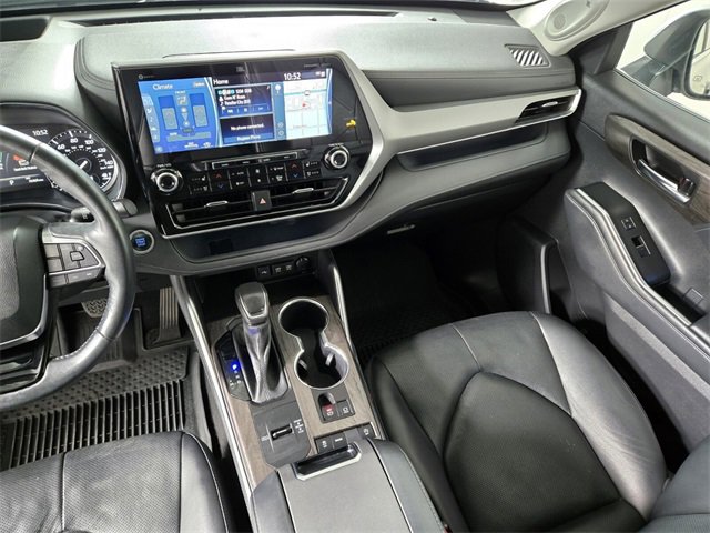 Used 2021 Toyota Highlander Platinum image 19