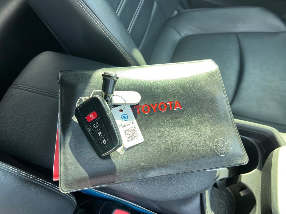 Used 2019 Toyota RAV4 XLE Premium image 37