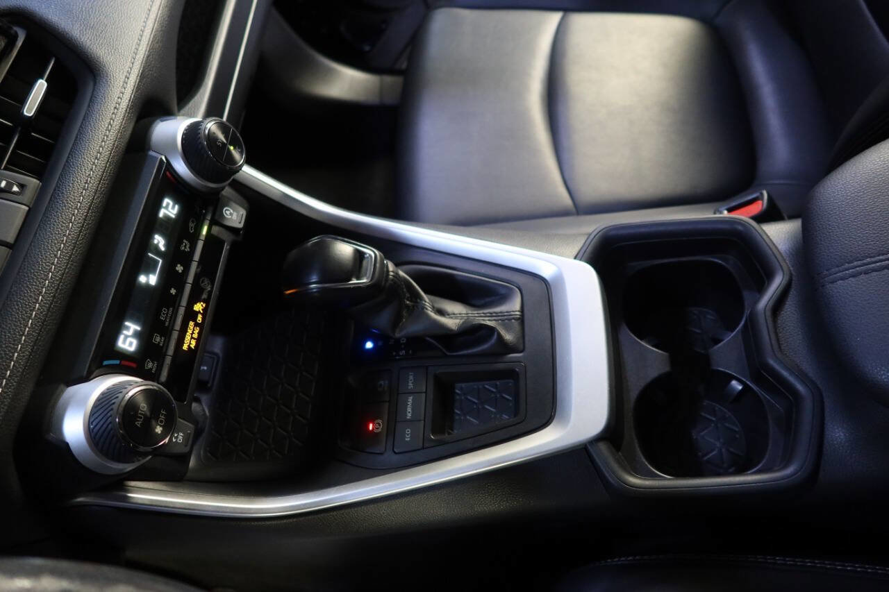 Used 2020 Toyota RAV4 XLE Premium image 21