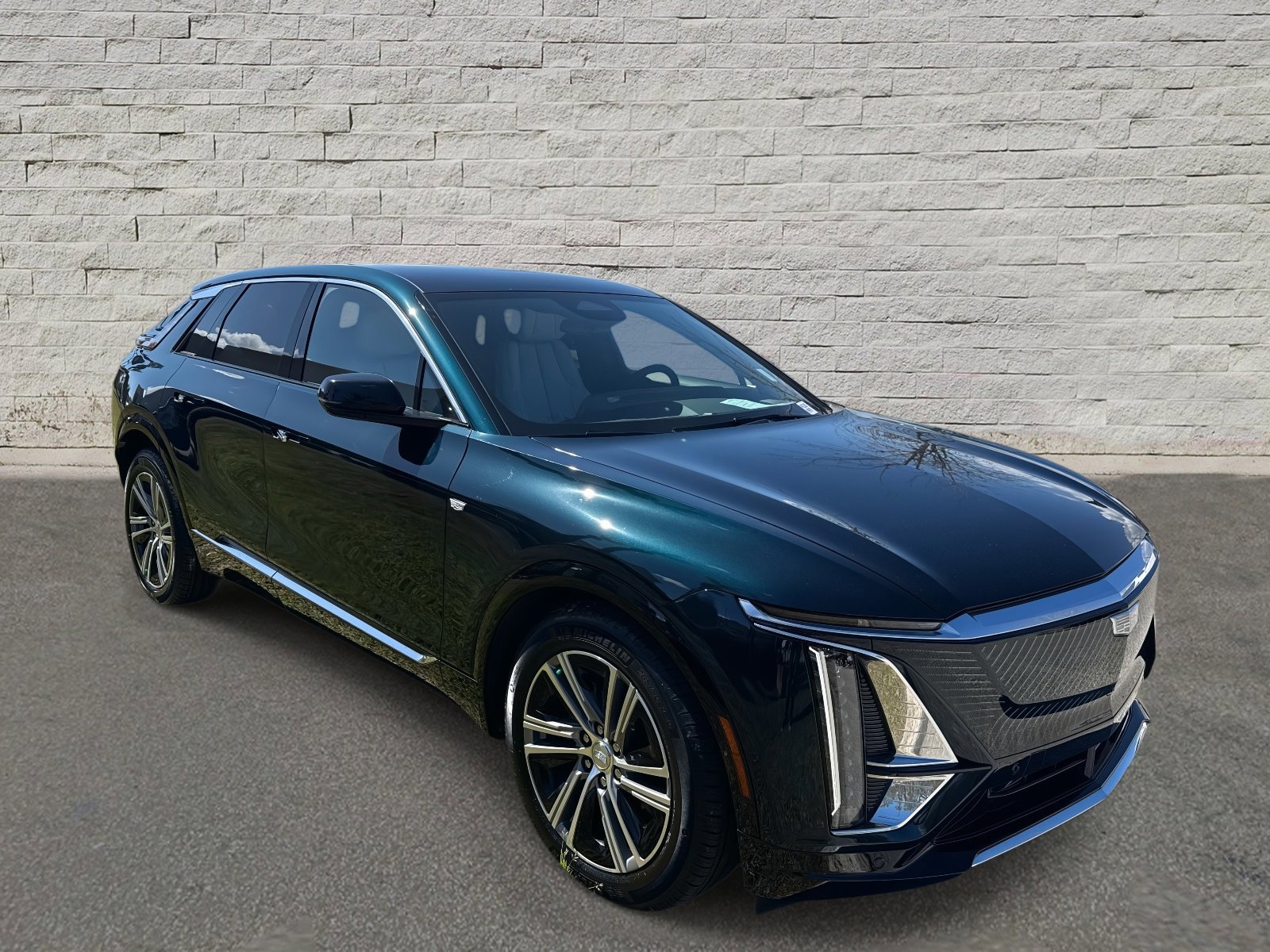 Used 2024 Cadillac Lyriq Luxury image 7