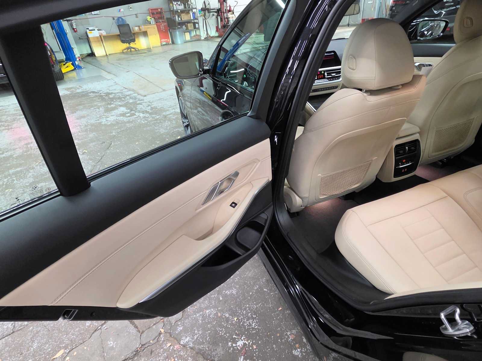 Used 2021 BMW 330i xDrive Sedan w/ M Sport Package AWD/4WD image 17