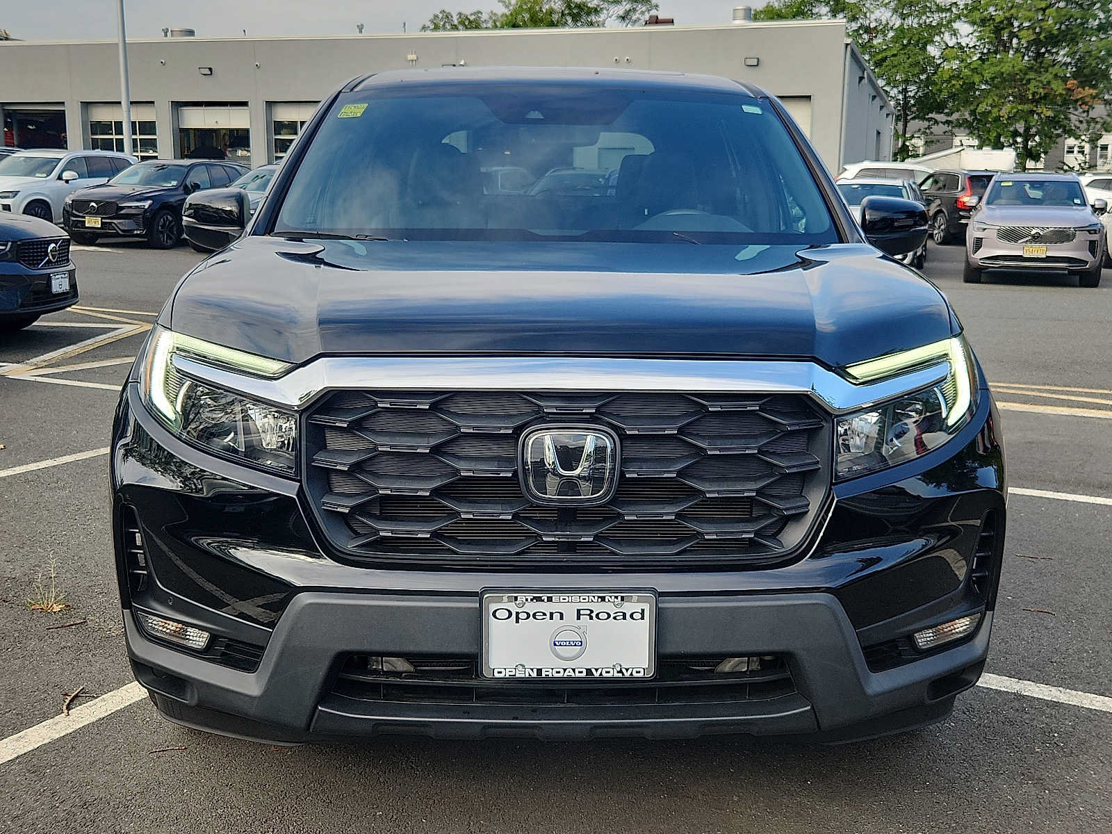 Used 2023 Honda Passport EX-L image 2