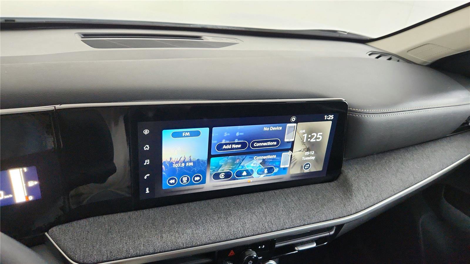 Used 2025 Nissan Kicks SV FWD image 22