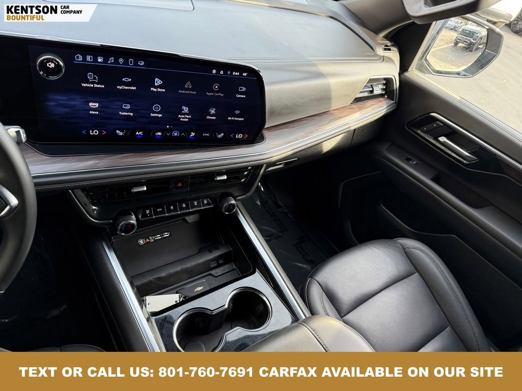 Used 2025 Chevrolet Suburban Z71 image 24