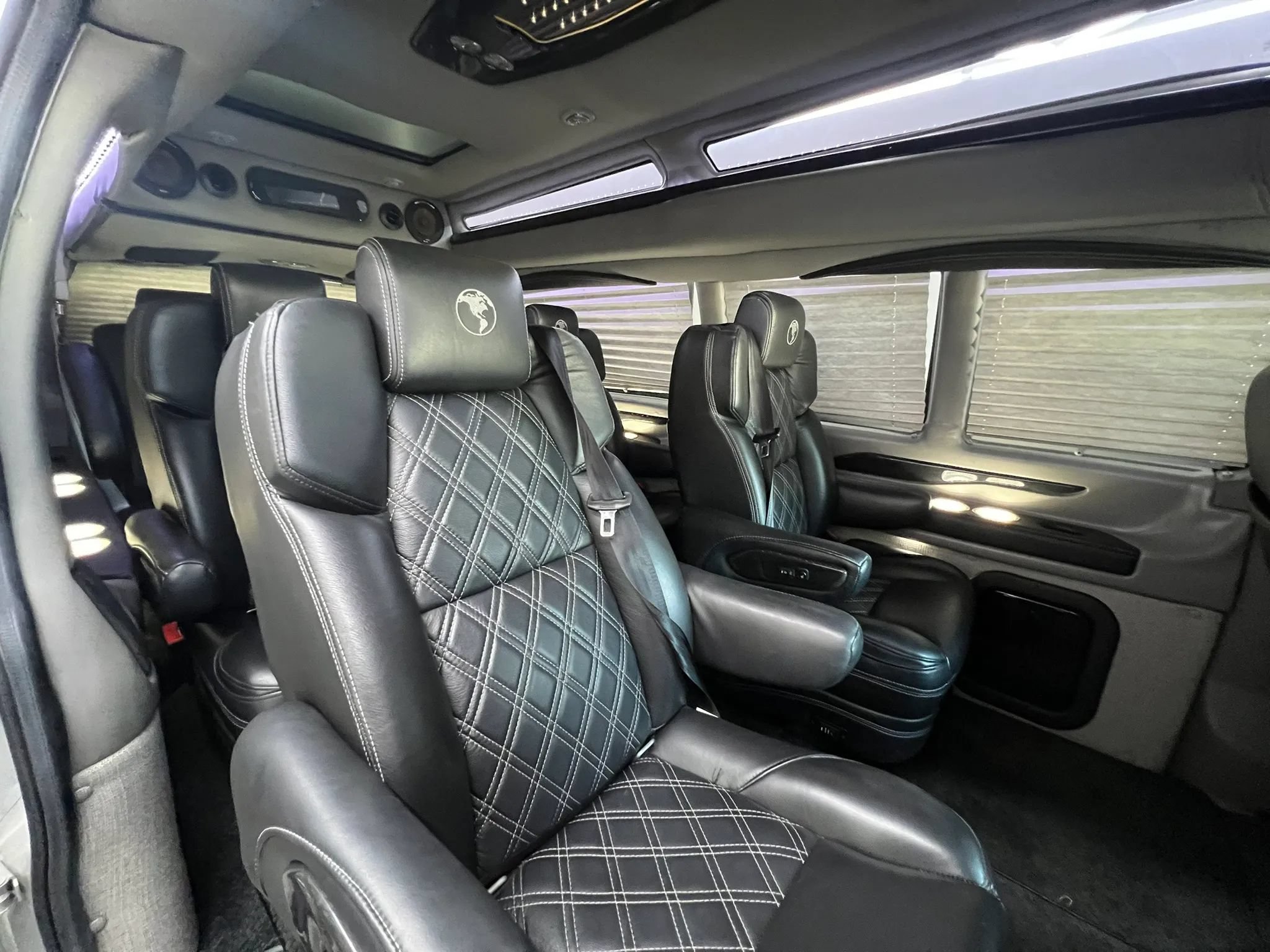 Used 2021 Chevrolet Express 3500 LS w/ Chrome Appearance Package RWD image 18