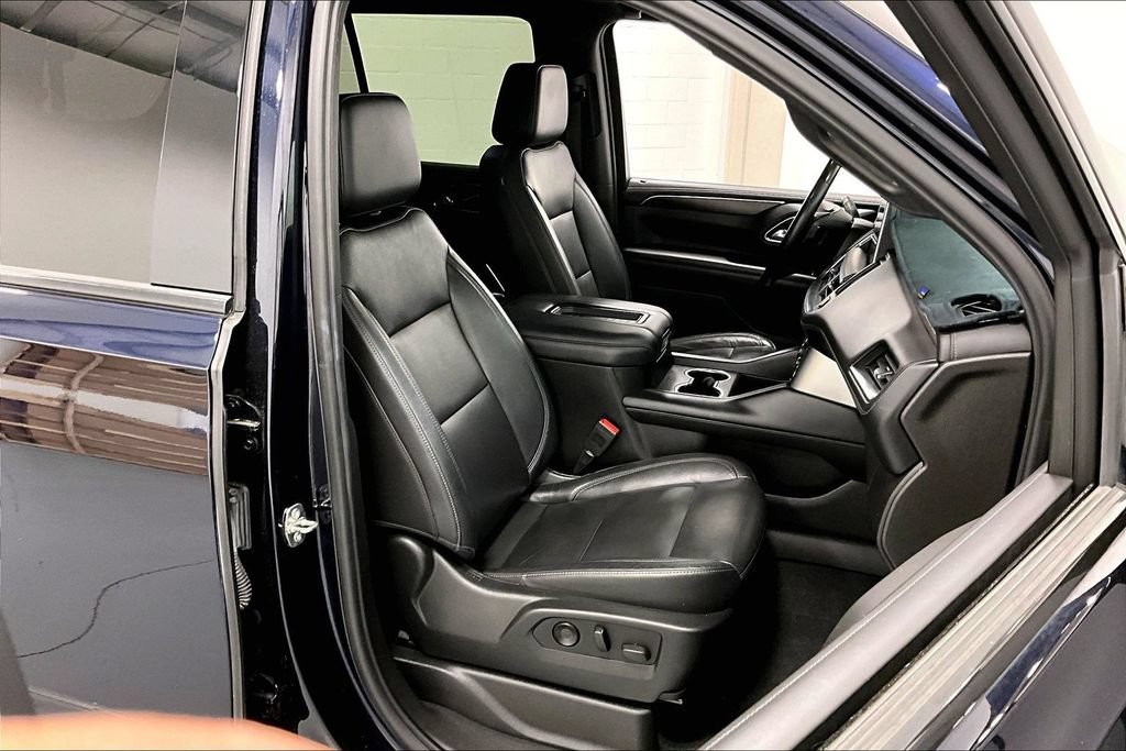 Used 2021 Chevrolet Tahoe Z71 w/ Z71 Signature Package AWD/4WD image 9