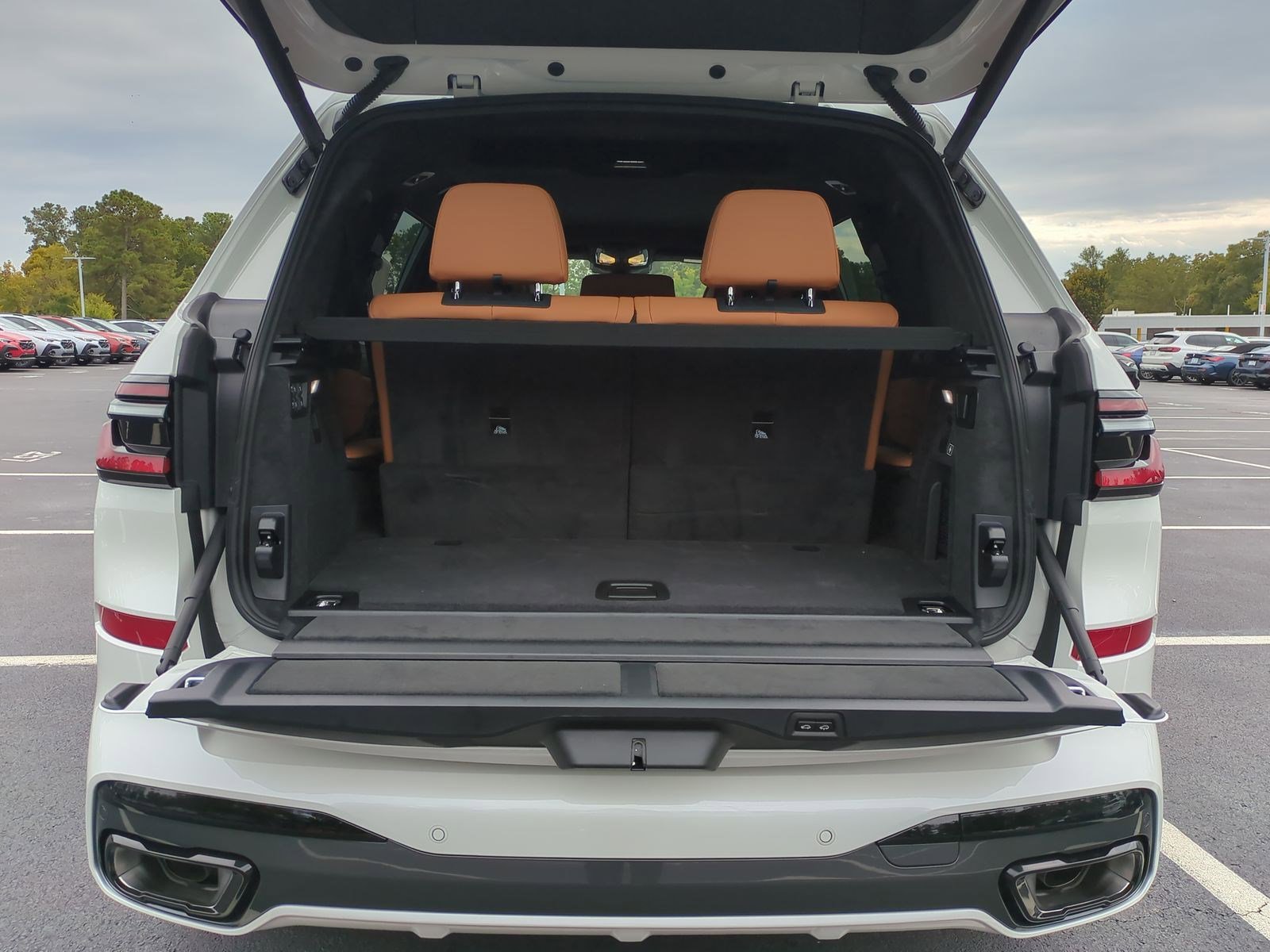 Used 2026 BMW X7 xDrive40i w/ M Sport Package image 32