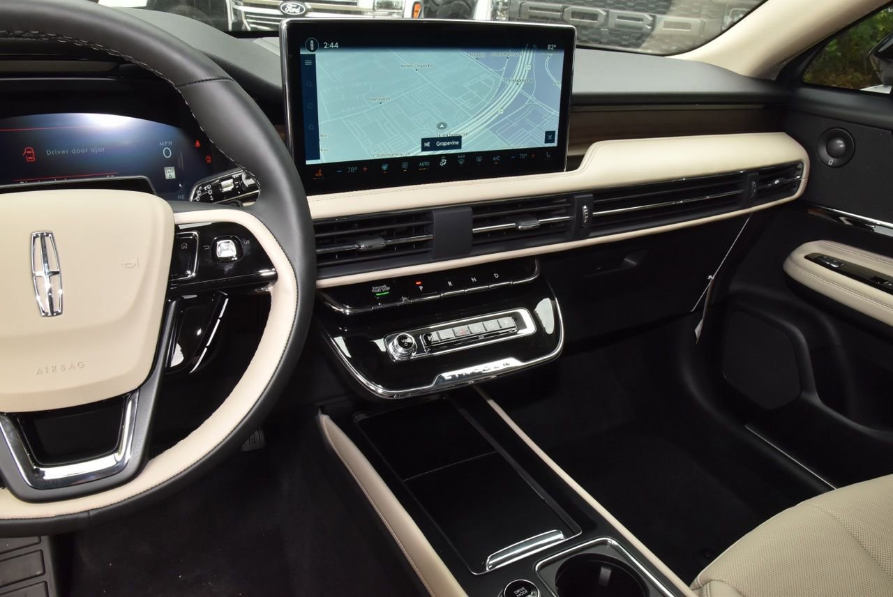 New 2026 Lincoln Corsair Reserve FWD image 26