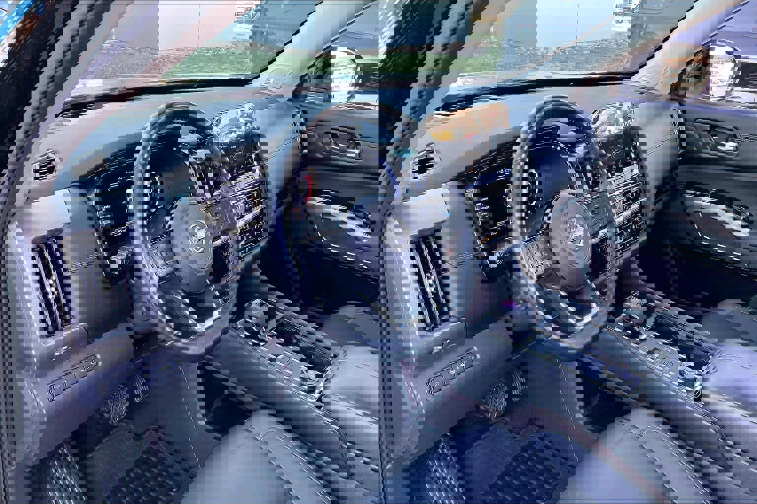 Used 2024 Nissan Pathfinder Platinum image 18