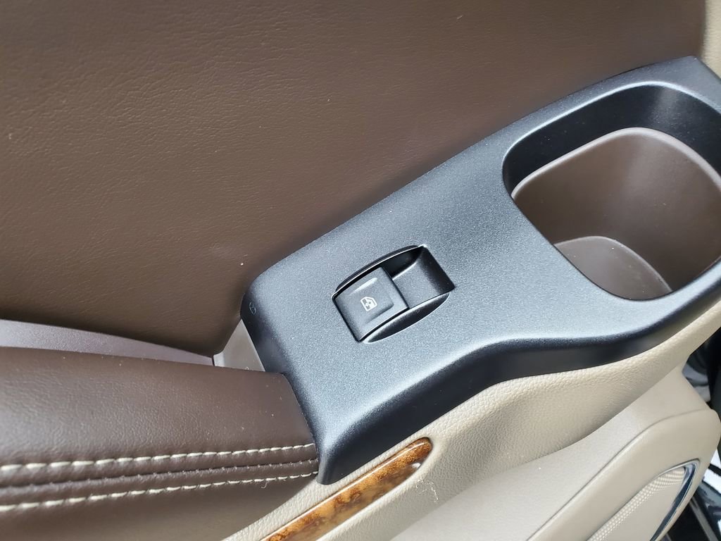 Used 2016 Chevrolet Suburban LTZ image 13