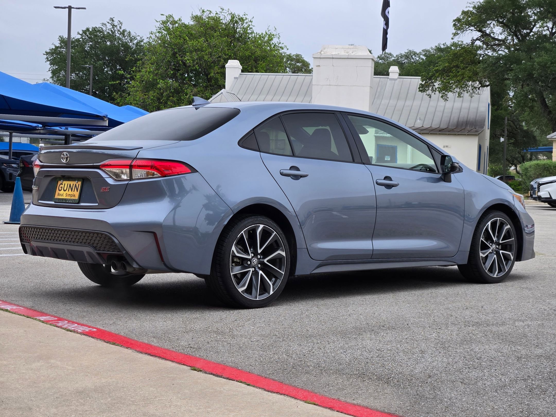 Used 2020 Toyota Corolla SE FWD image 3