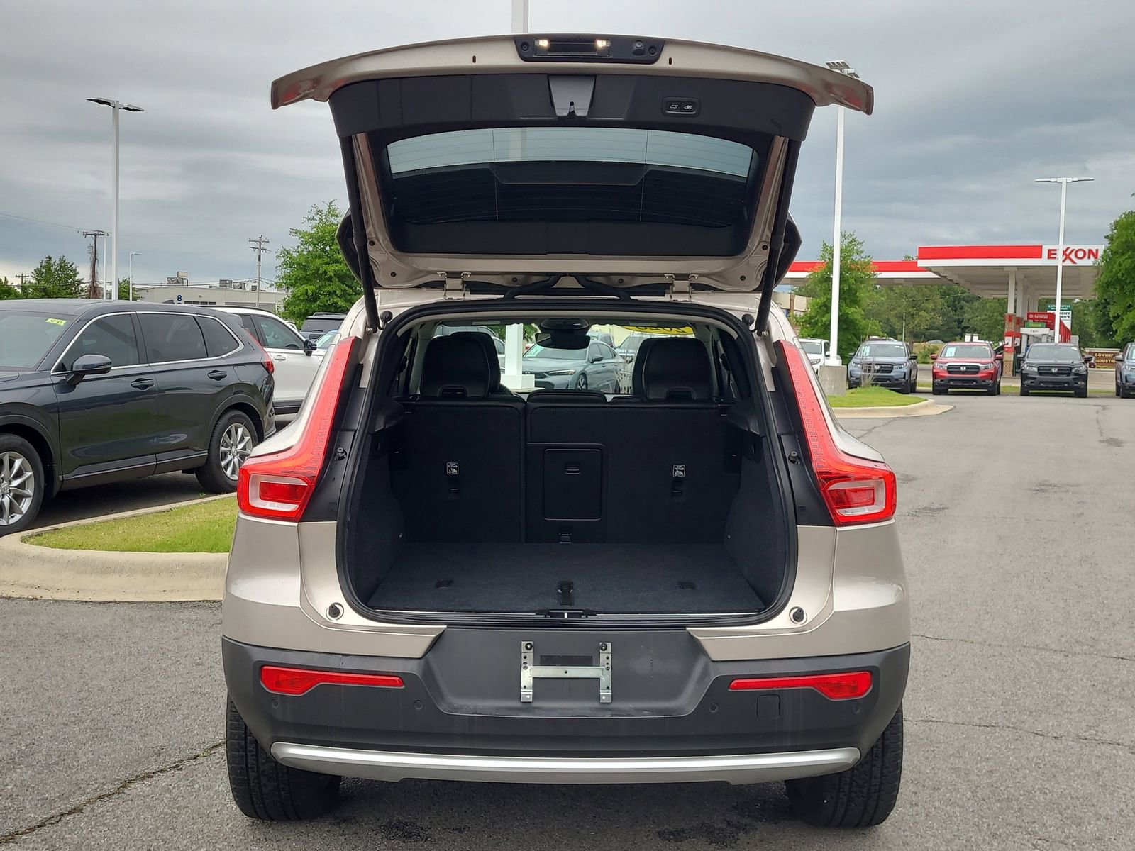 Used 2023 Volvo XC40 B4 Ultimate FWD image 14