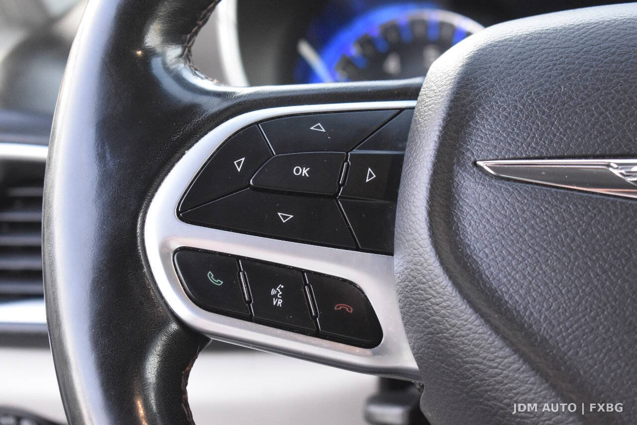 Used 2020 Chrysler Pacifica Touring-L FWD image 19