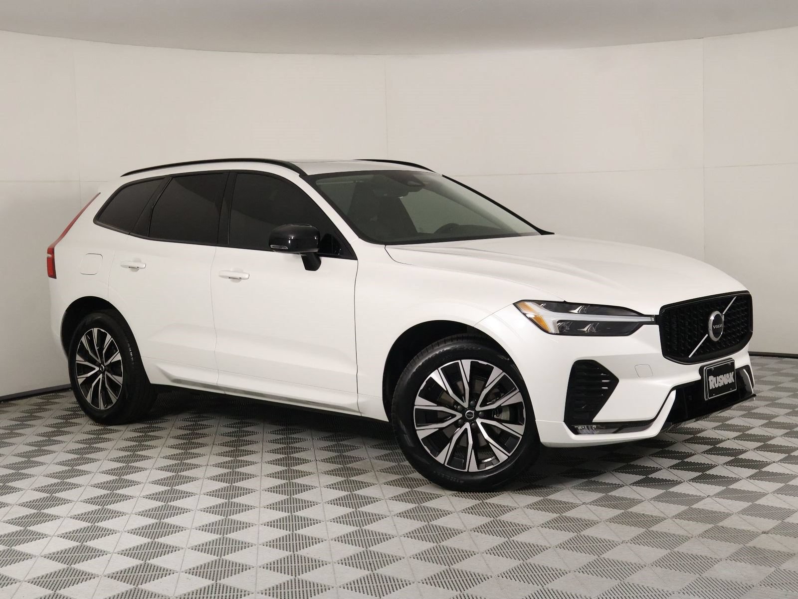 Certified 2024 Volvo XC60 B5 Core AWD/4WD image 42