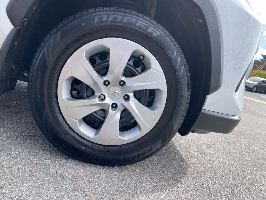 Certified 2023 Toyota RAV4 LE AWD/4WD image 11