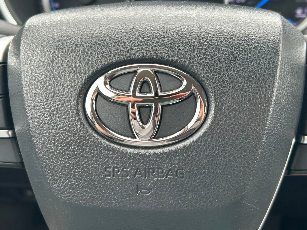 Used 2023 Toyota Highlander XLE image 35