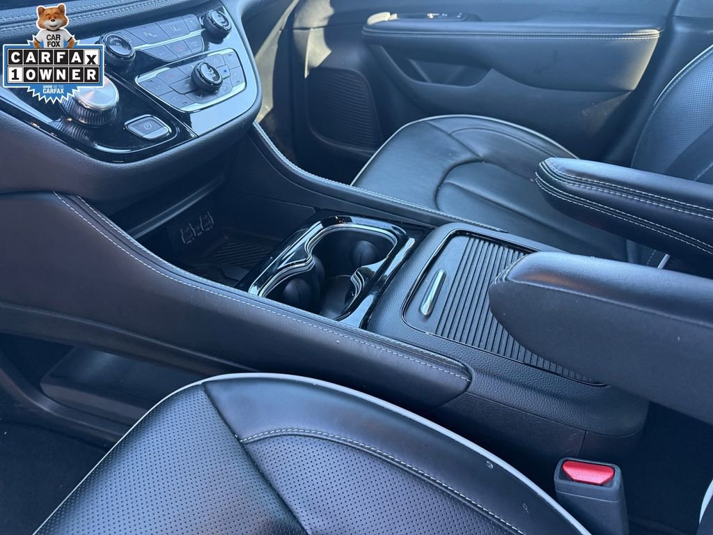 Used 2025 Chrysler Pacifica Limited image 23