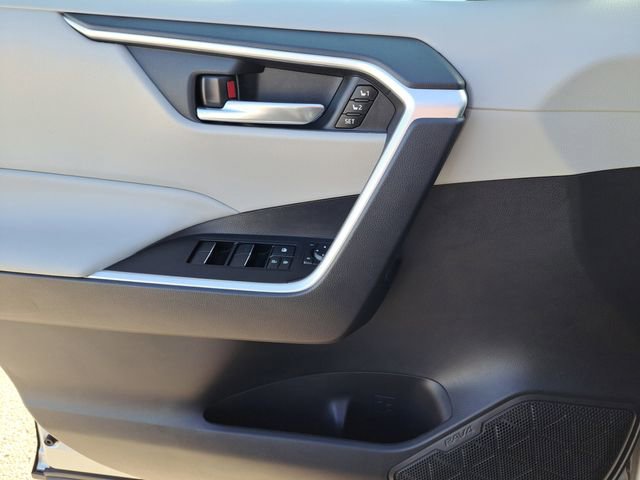 Used 2021 Toyota RAV4 XLE Premium image 20