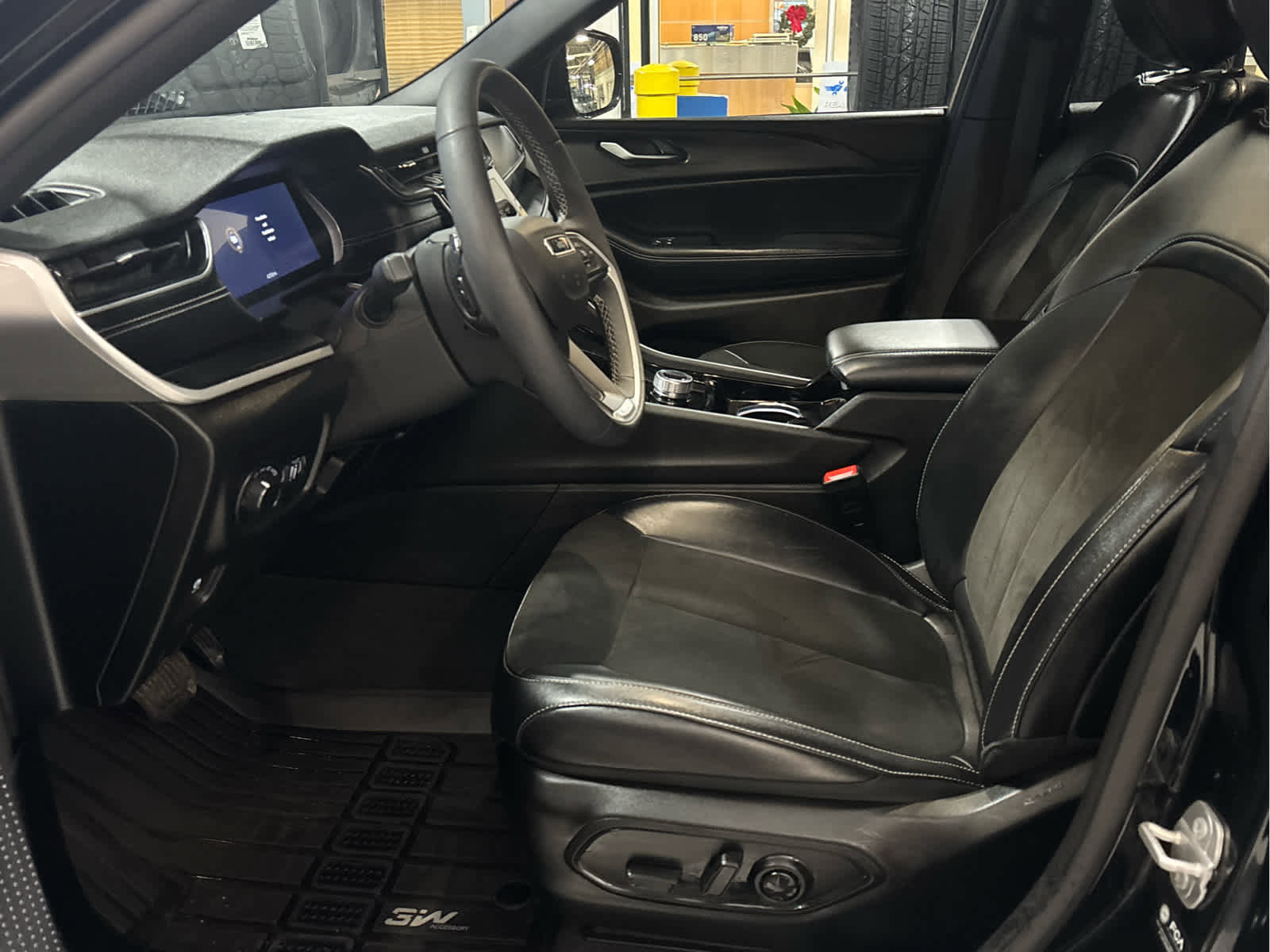 Used 2023 Jeep Grand Cherokee L Laredo image 18