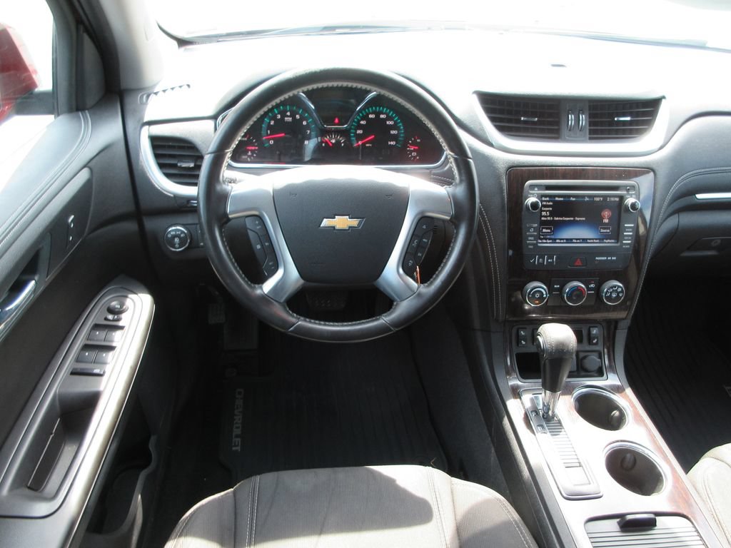 Used 2017 Chevrolet Traverse LT w/ Style and Technology Package FWD image 14