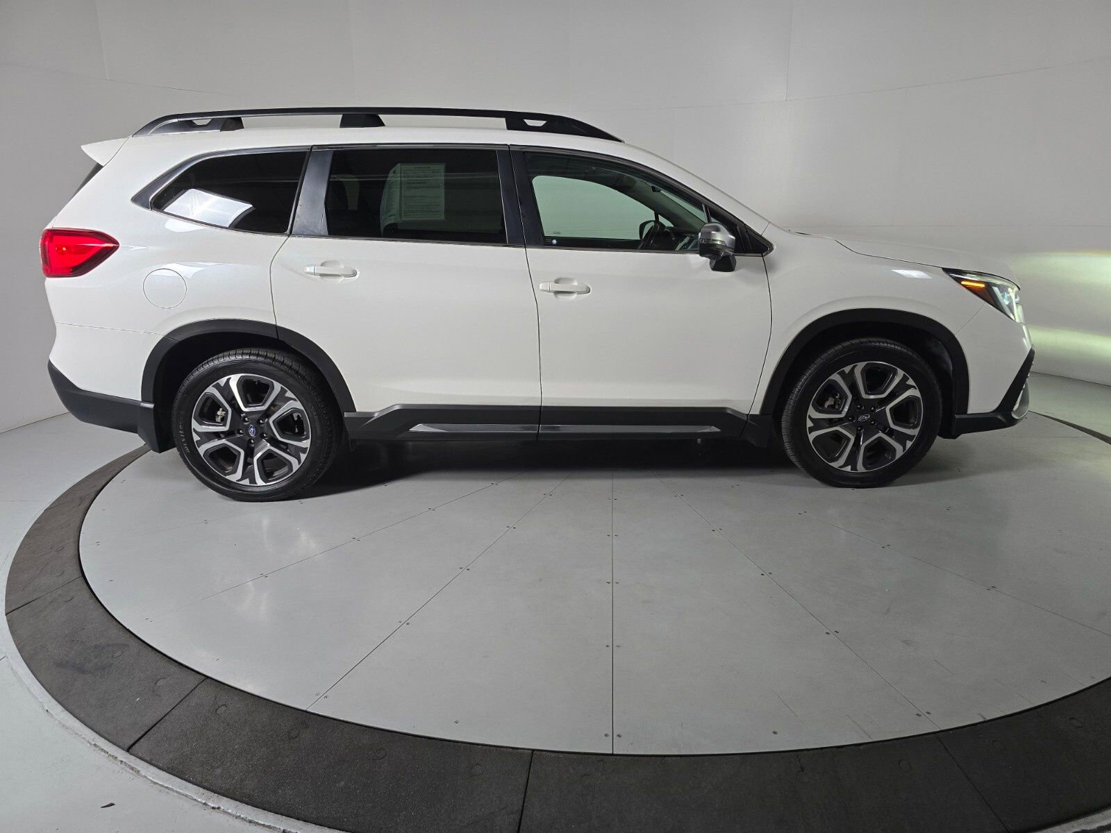 Certified 2023 Subaru Ascent Limited w/ Technology Package image 6
