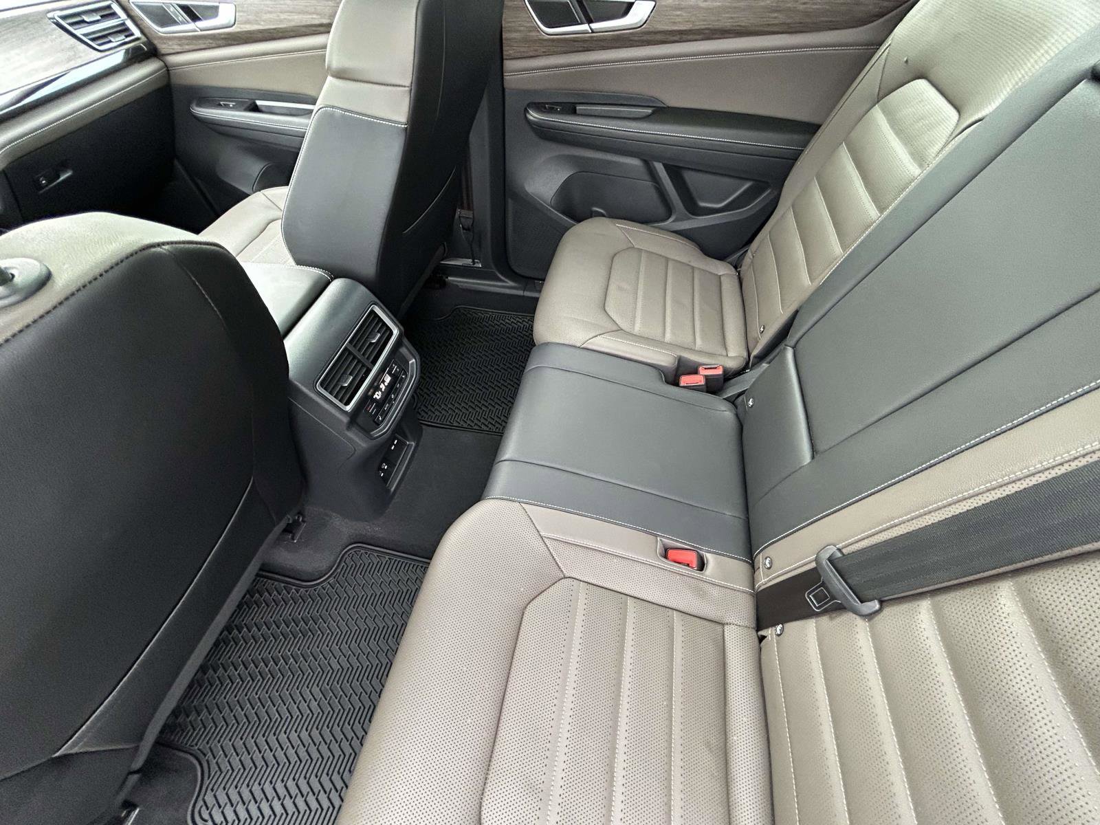 Used 2025 Volkswagen Atlas SEL image 12