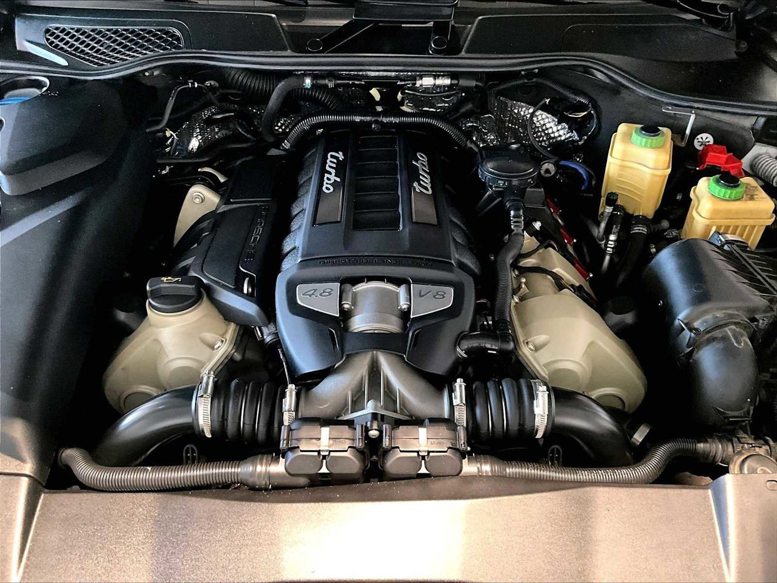 Used 2016 Porsche Cayenne Turbo image 24