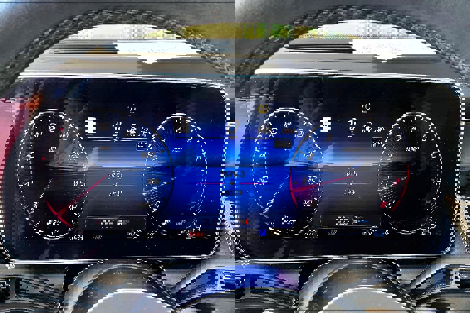 Used 2025 Mercedes-Benz GLC 300 4MATIC image 26