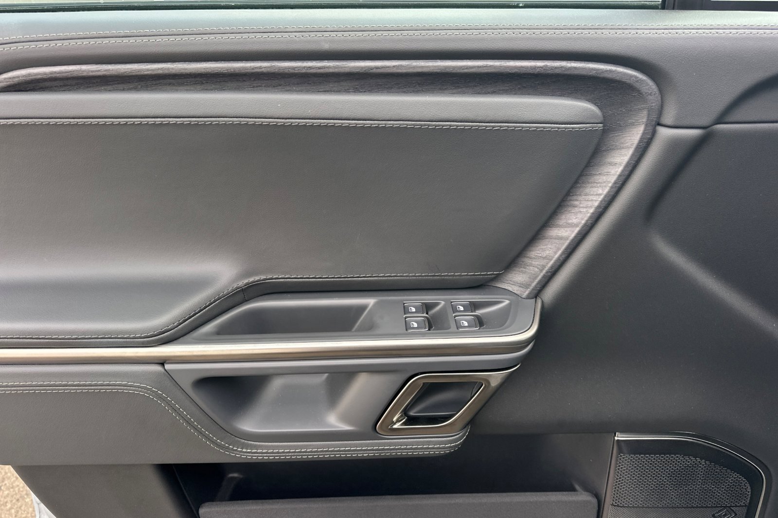 Used 2024 Rivian R1T Adventure image 11