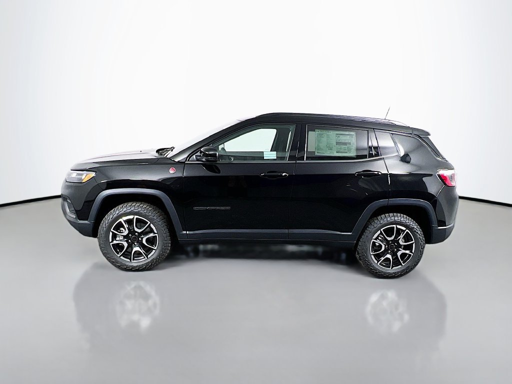 New 2026 Jeep Compass Trailhawk w/ Sun, Sound & Navigation Group AWD/4WD image 4