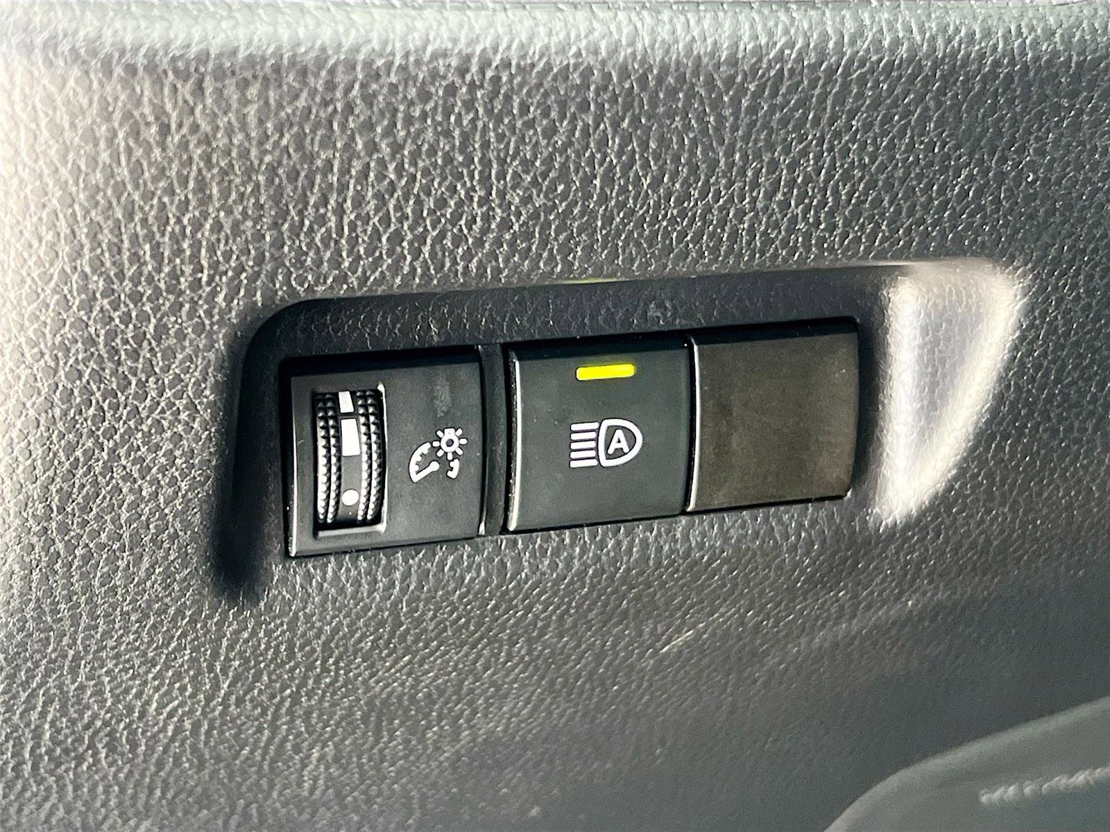 Used 2025 Toyota RAV4 XLE image 16