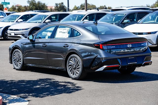 New 2026 Hyundai Sonata Limited FWD image 2